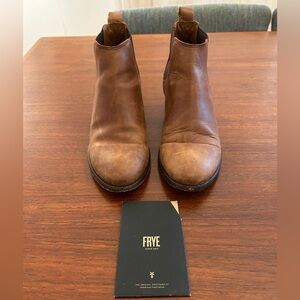 Frye Carson Chelsea boots